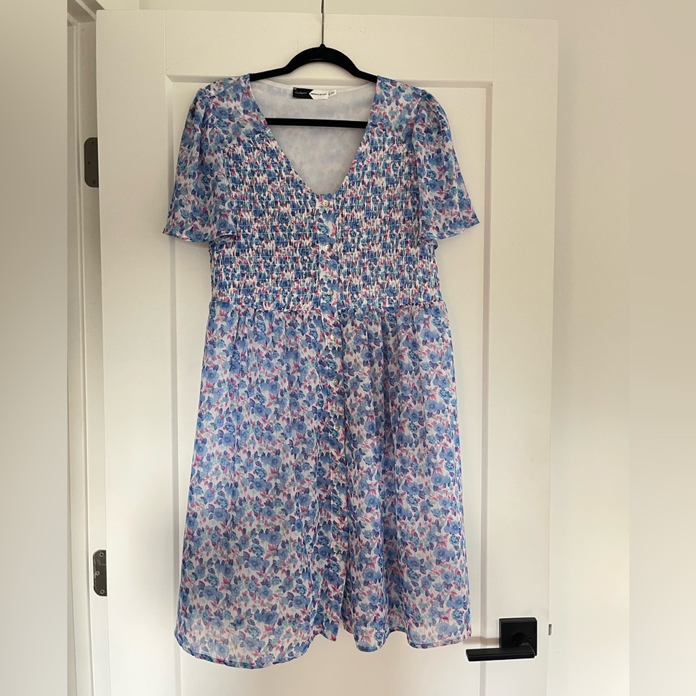 Piper & Scoot Exclusive Walden Smocked Floral Dress – Size Small